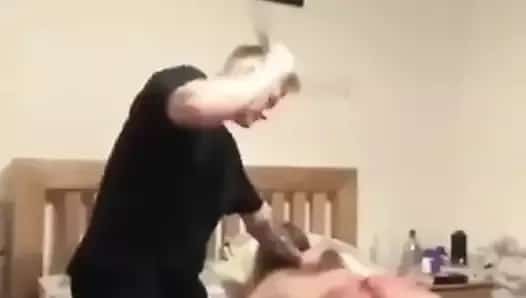 ضرب الطيز بعنف